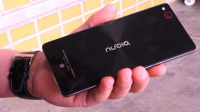 Смартфон Nubia Z9 Max на фото