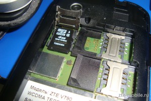 Слоты SIM-карт и карты памяти в ZTE V790