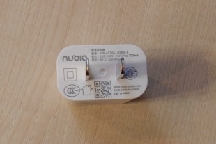 Зарядник из комплекта к смартфону Nubia Z11 Mini S